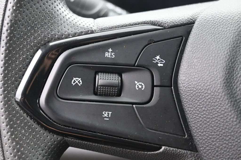 Used 2025 Chevrolet Trax LT FWD image 18
