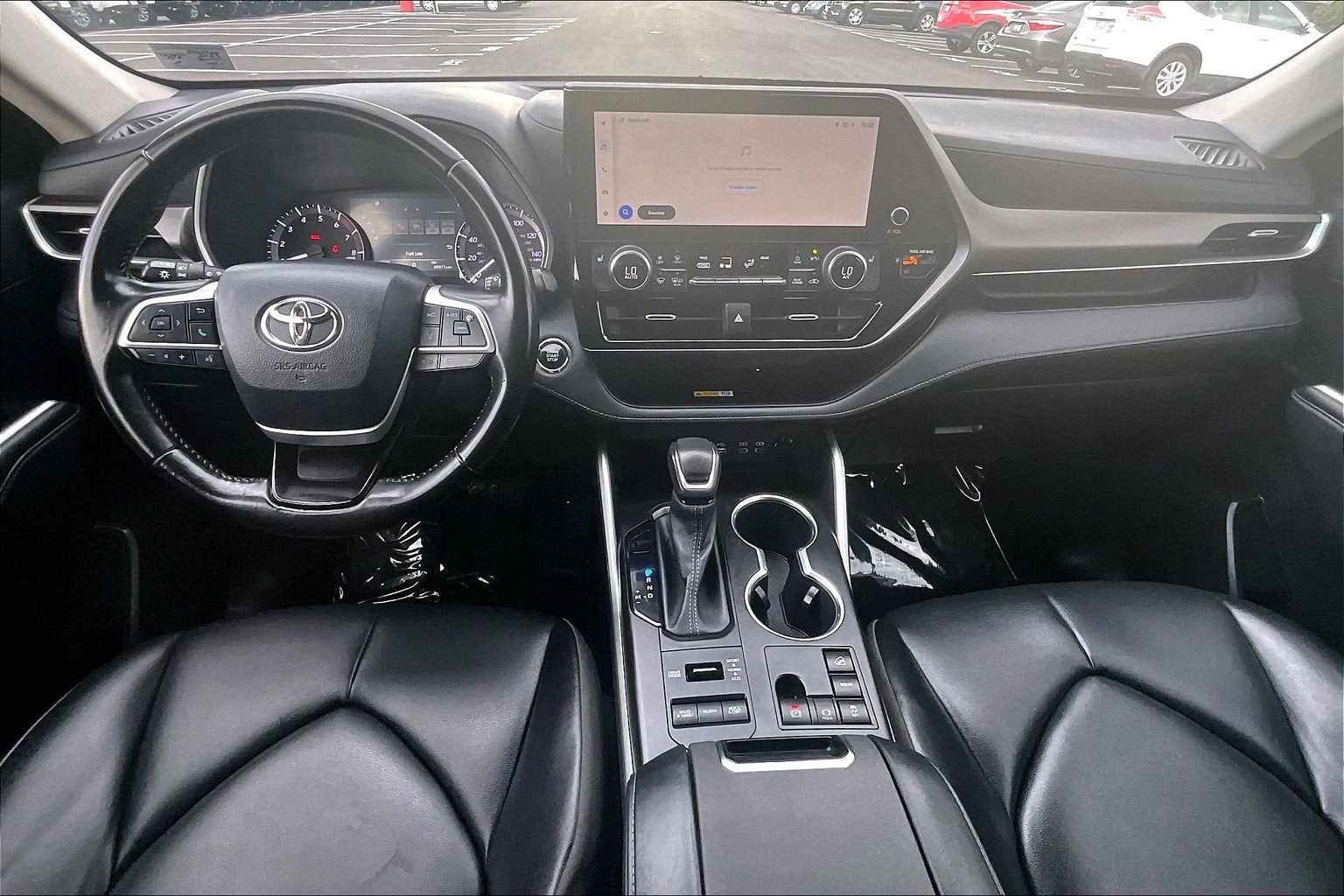 Used 2023 Toyota Highlander XLE AWD/4WD image 14