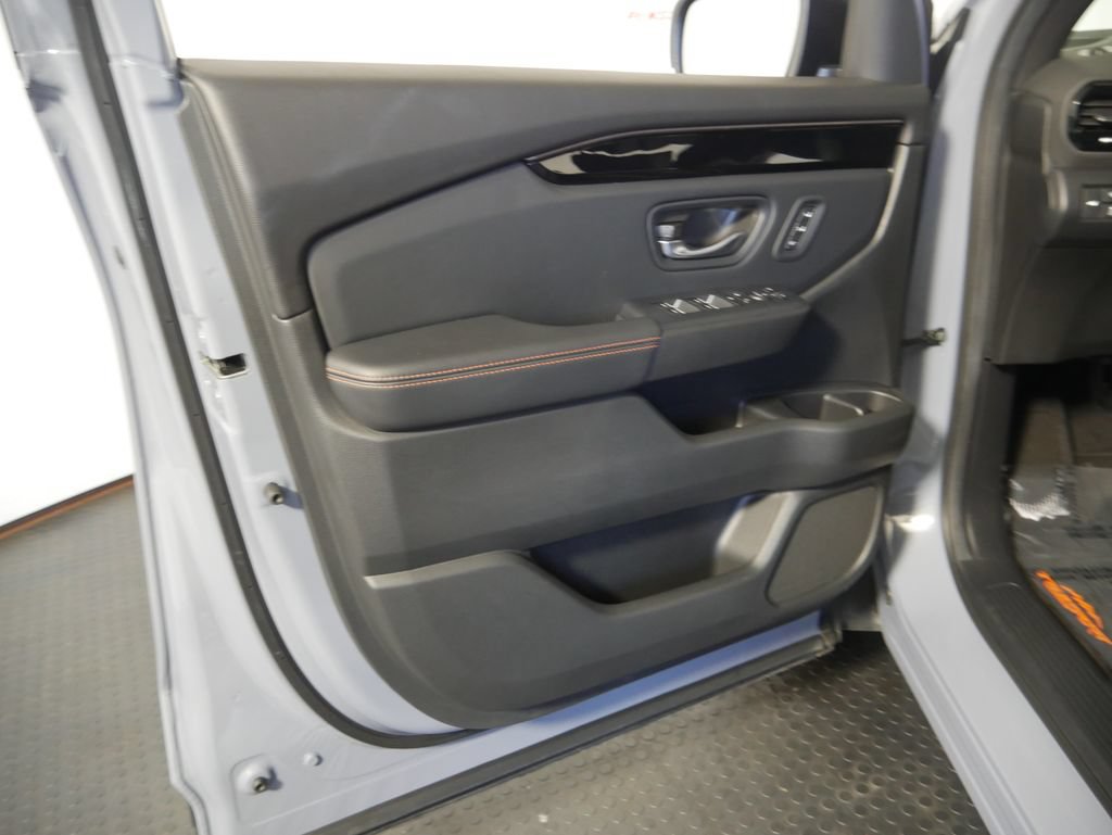 Certified 2025 Honda Pilot TrailSport image 13