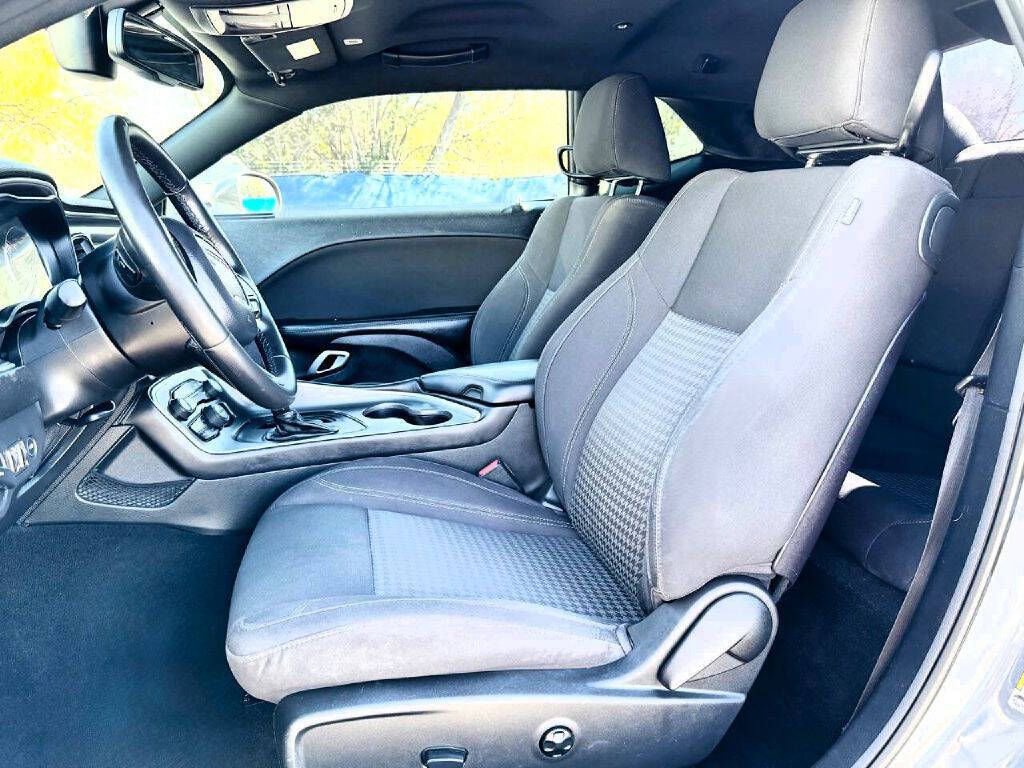 Used 2019 Dodge Challenger SXT image 11