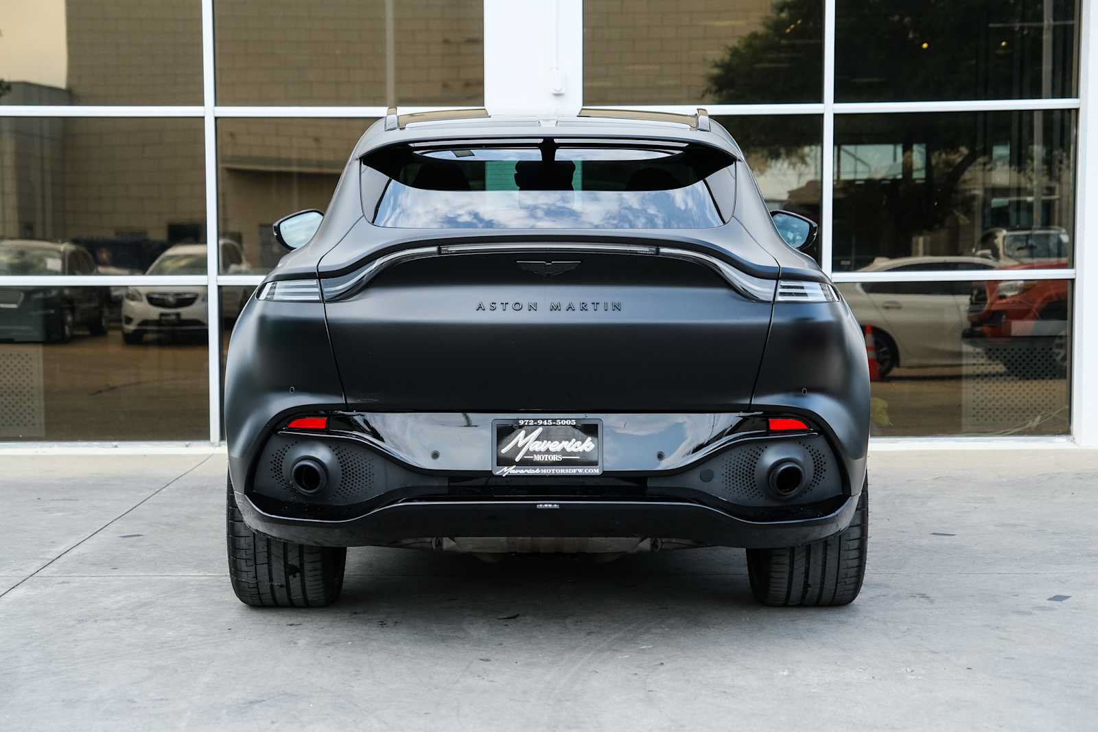 Used 2023 Aston Martin DBX AWD/4WD image 11