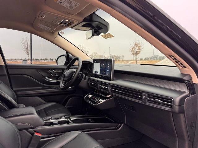 Used 2024 Lincoln Corsair Premiere w/ Equipment Group 101A image 24