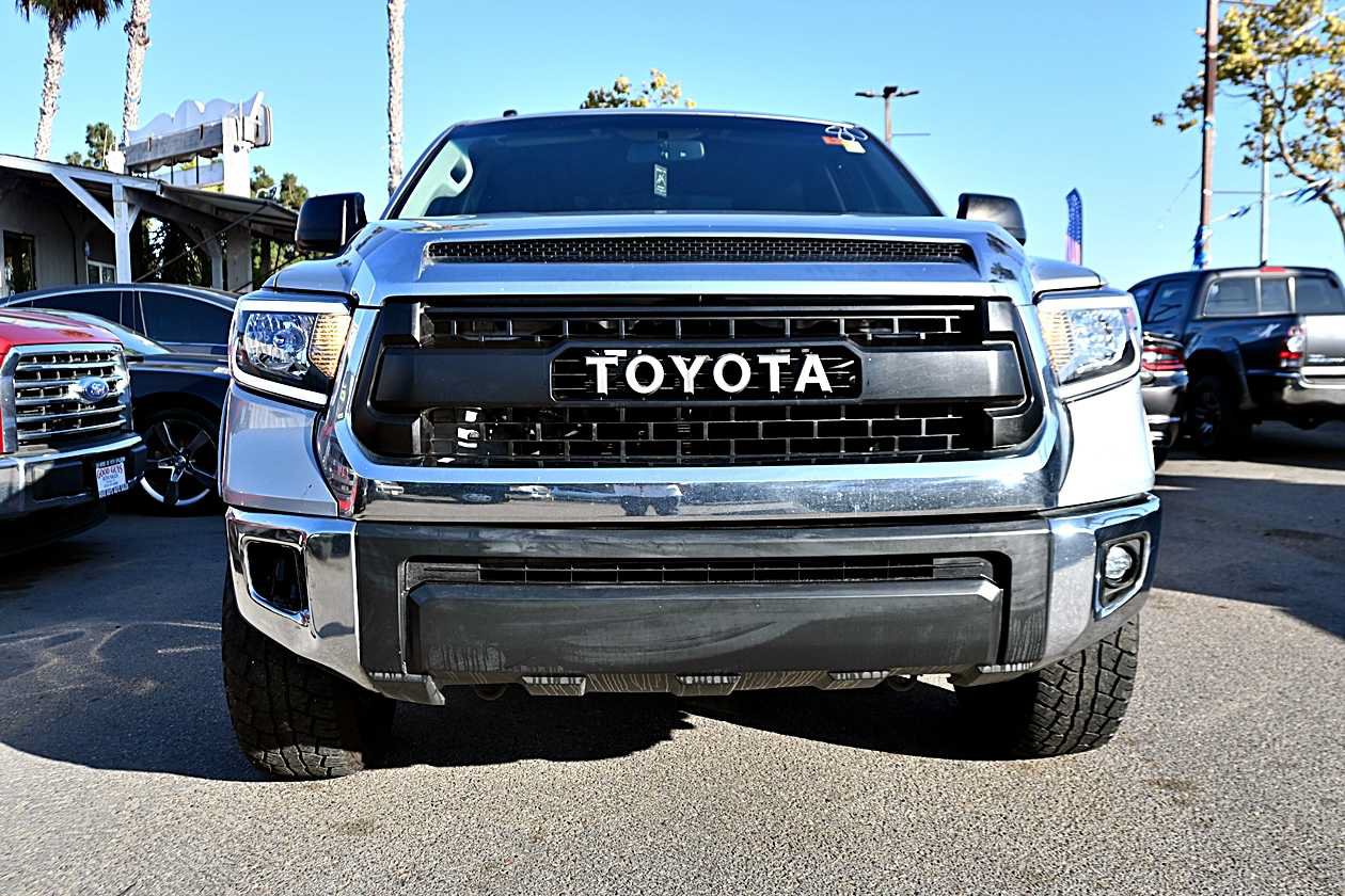 Used 2017 Toyota Tundra SR5 w/ SR5 Upgrade Package RWD image 2