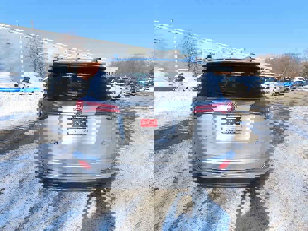 Used 2018 Toyota RAV4 LE image 5