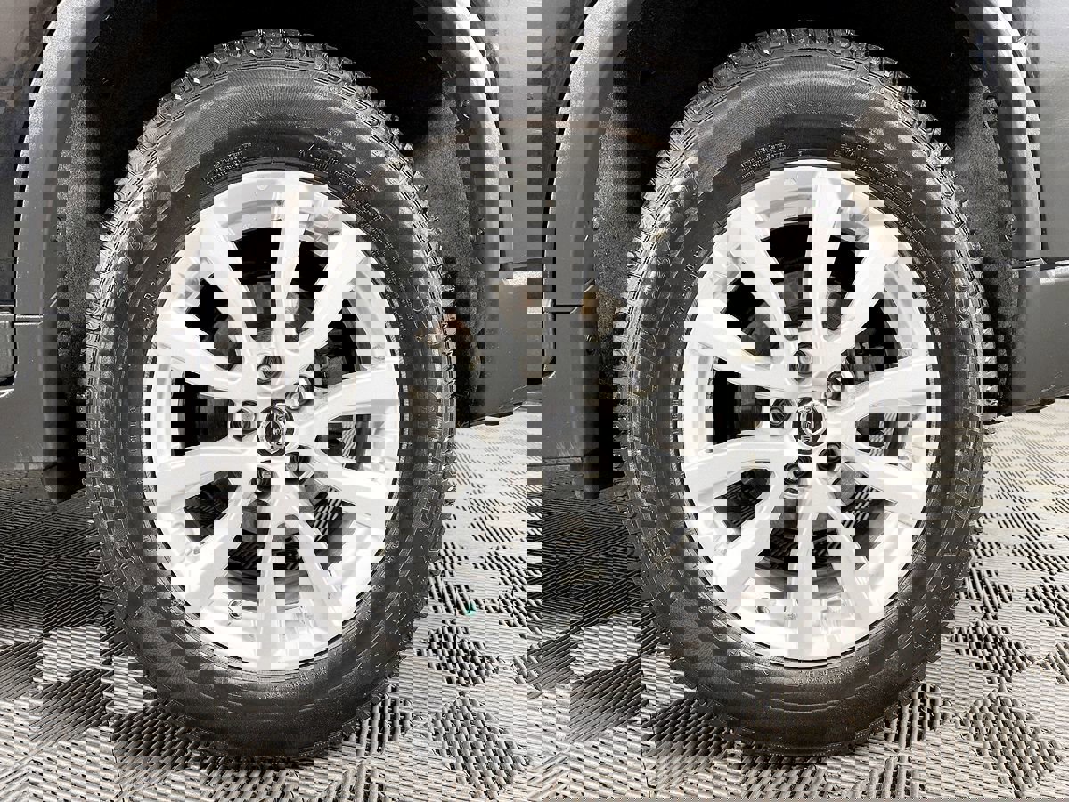 Used 2018 Nissan Rogue SV image 20