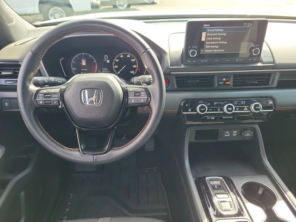 Used 2025 Honda Pilot Sport image 4