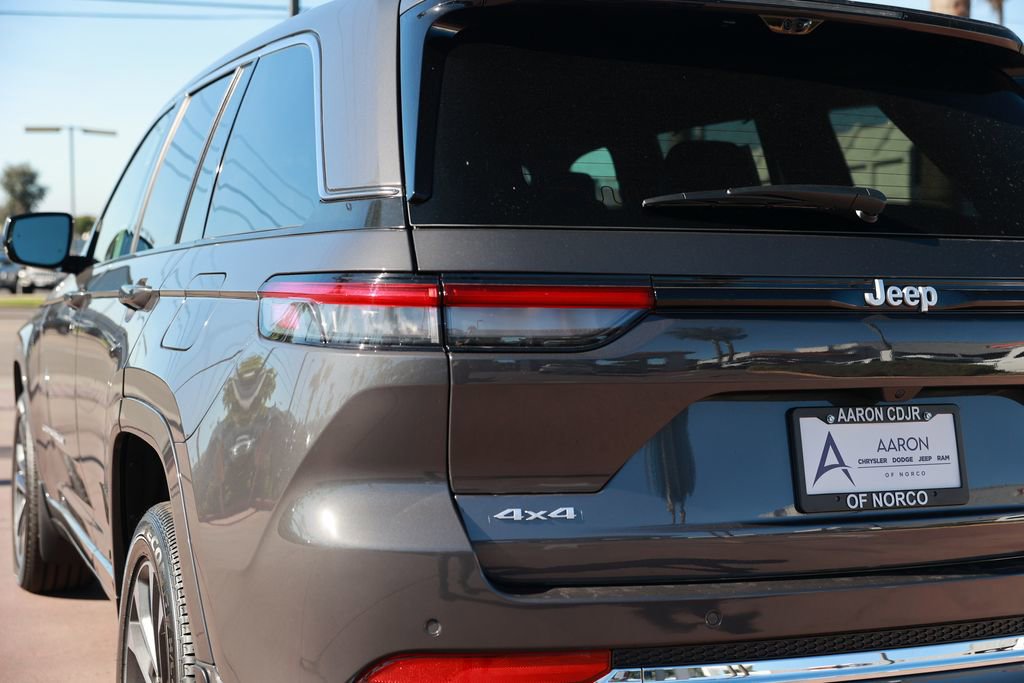 New 2025 Jeep Grand Cherokee Overland w/ Luxury Tech Group IV image 9