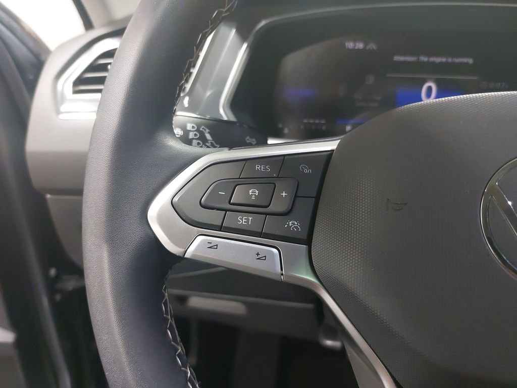 Used 2023 Volkswagen Tiguan SE image 16