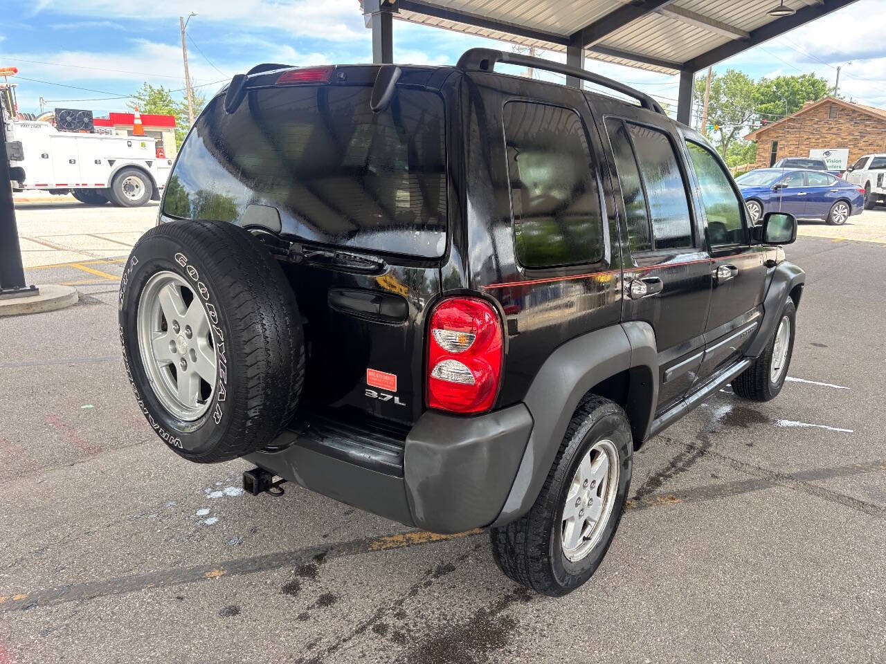 Used 2007 Jeep Liberty Sport AWD/4WD image 7