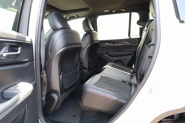 New 2025 Jeep Grand Cherokee Laredo image 23
