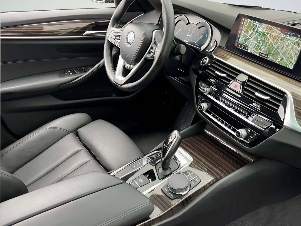 Used 2018 BMW 530e xDrive image 9