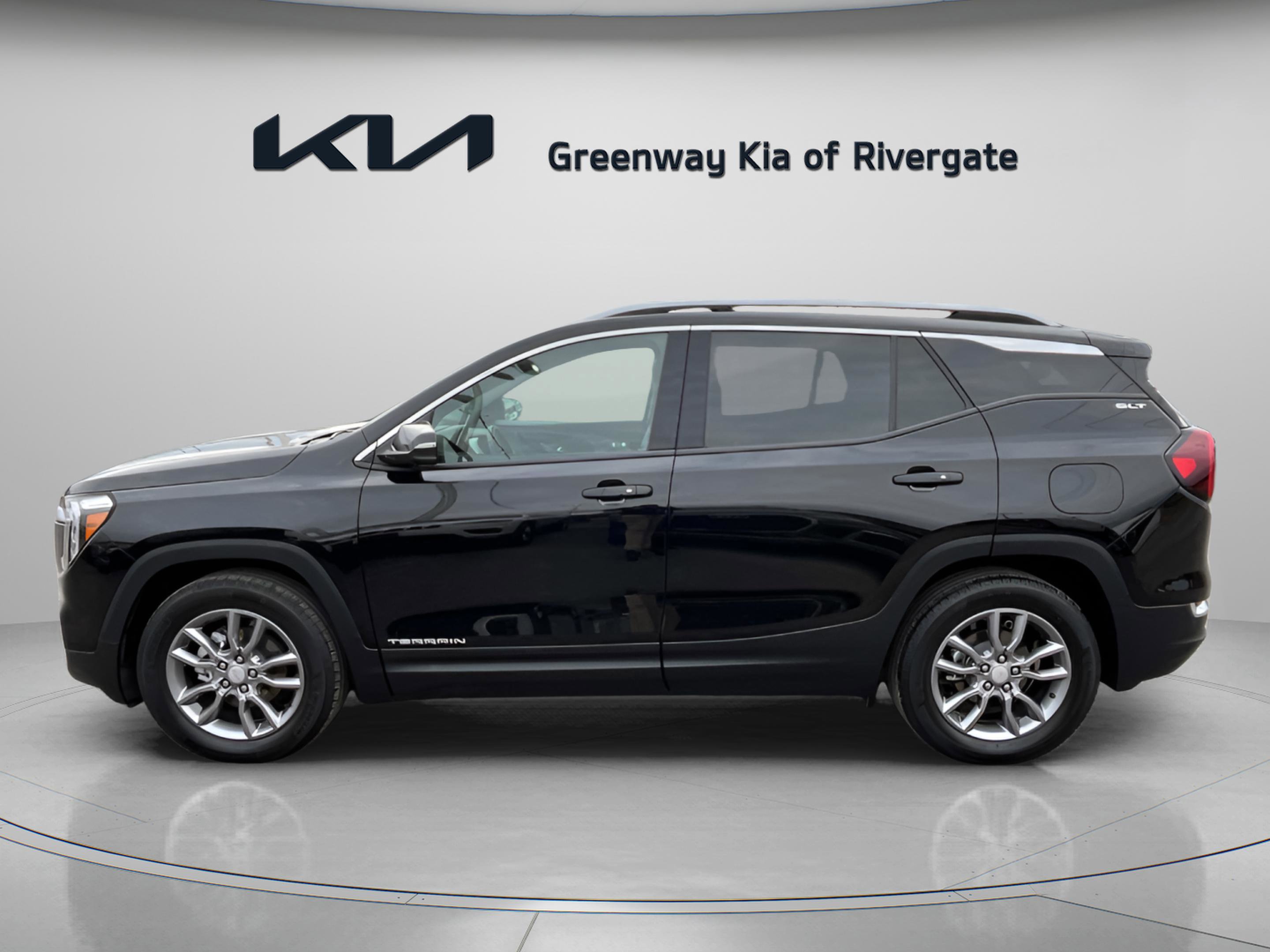 Used 2023 GMC Terrain SLT w/ Infotainment Package II image 4