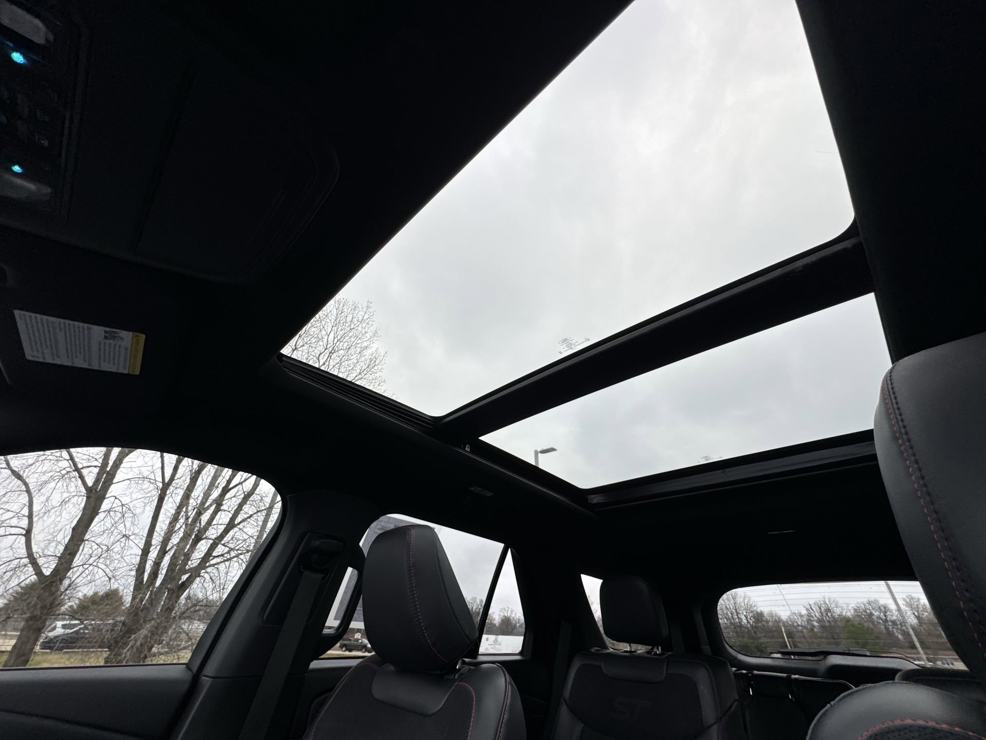 Used 2025 Ford Explorer ST w/ Sun And Sound Package image 22