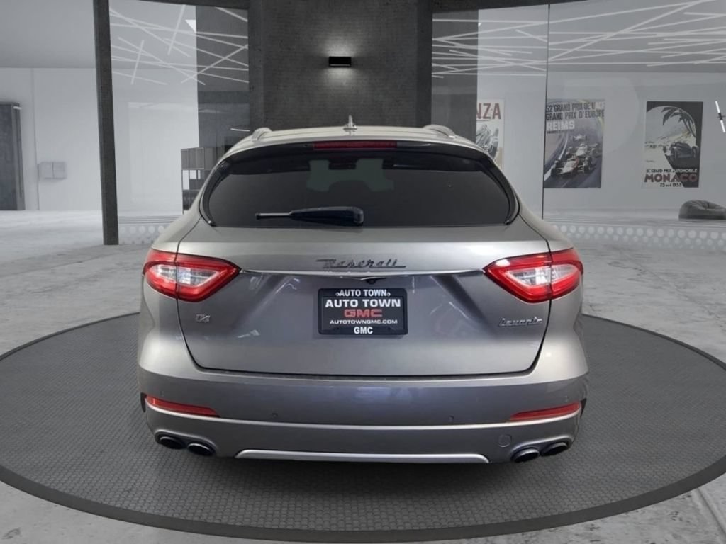 Used 2019 Maserati Levante GranLusso AWD/4WD image 6