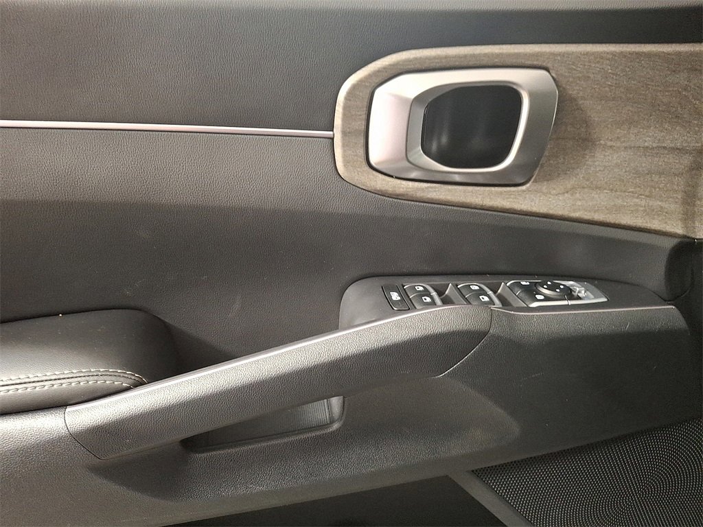 Used 2023 Kia Sorento S w/ Panoramic Sunroof Package image 16