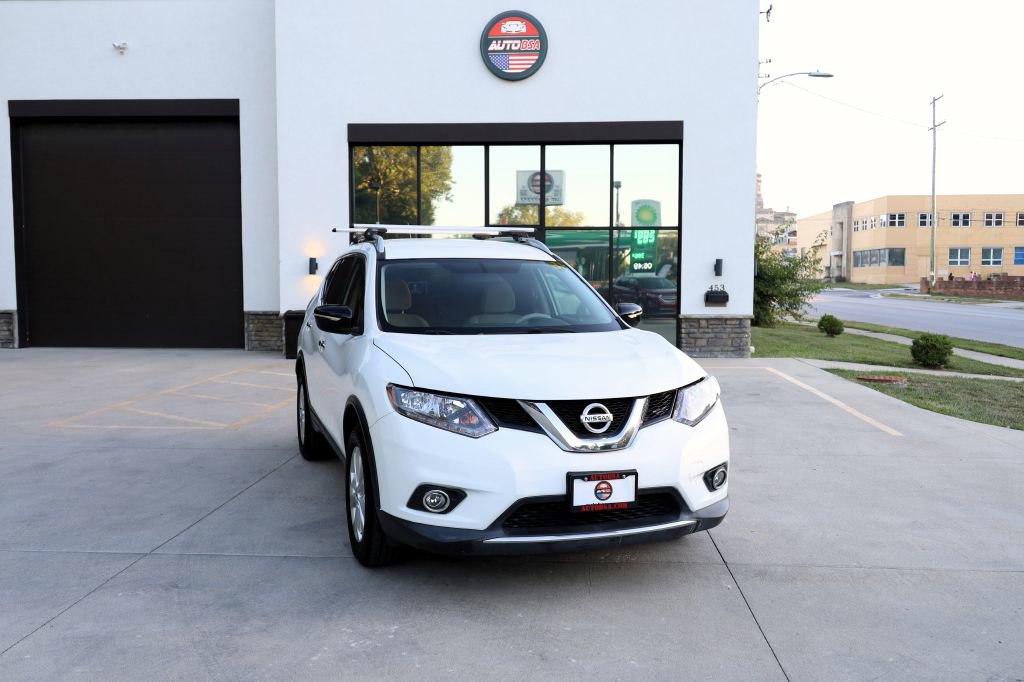 Used 2014 Nissan Rogue SV image 1