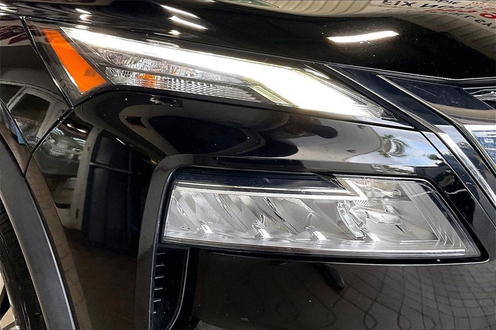 Used 2023 Nissan Rogue SV image 26