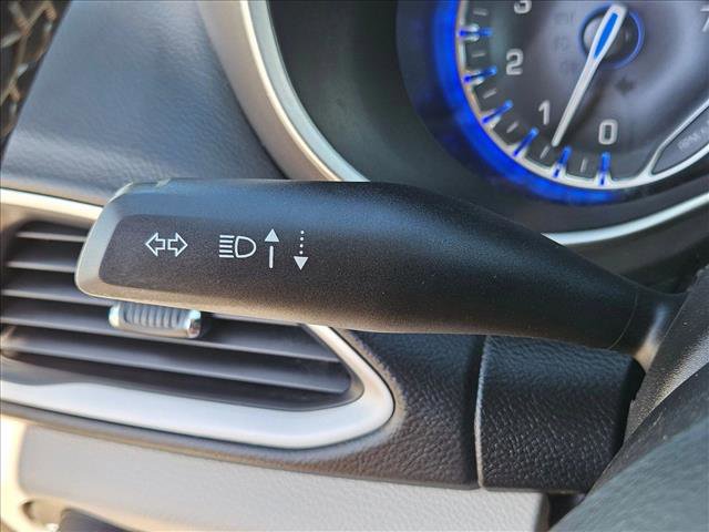 Used 2023 Chrysler Pacifica Touring-L image 16