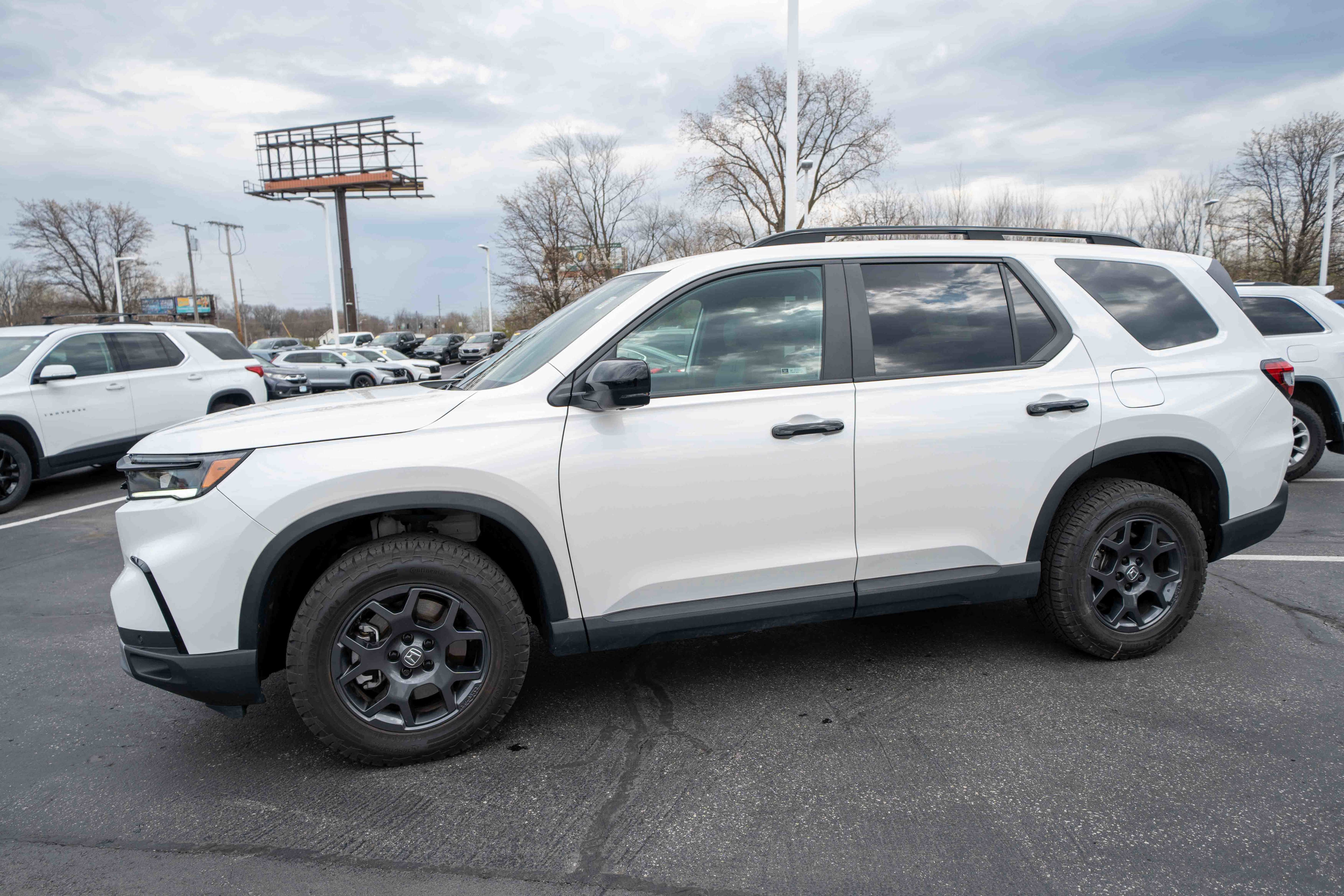 Used 2024 Honda Pilot TrailSport image 3