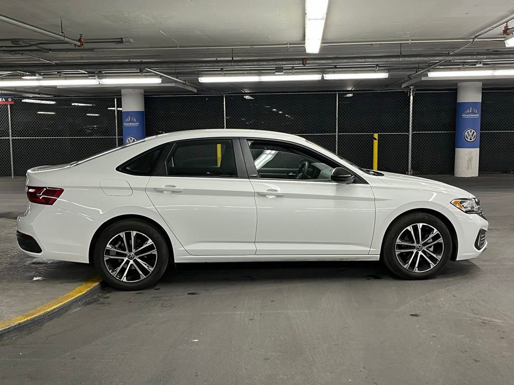 Used 2024 Volkswagen Jetta Sport image 33