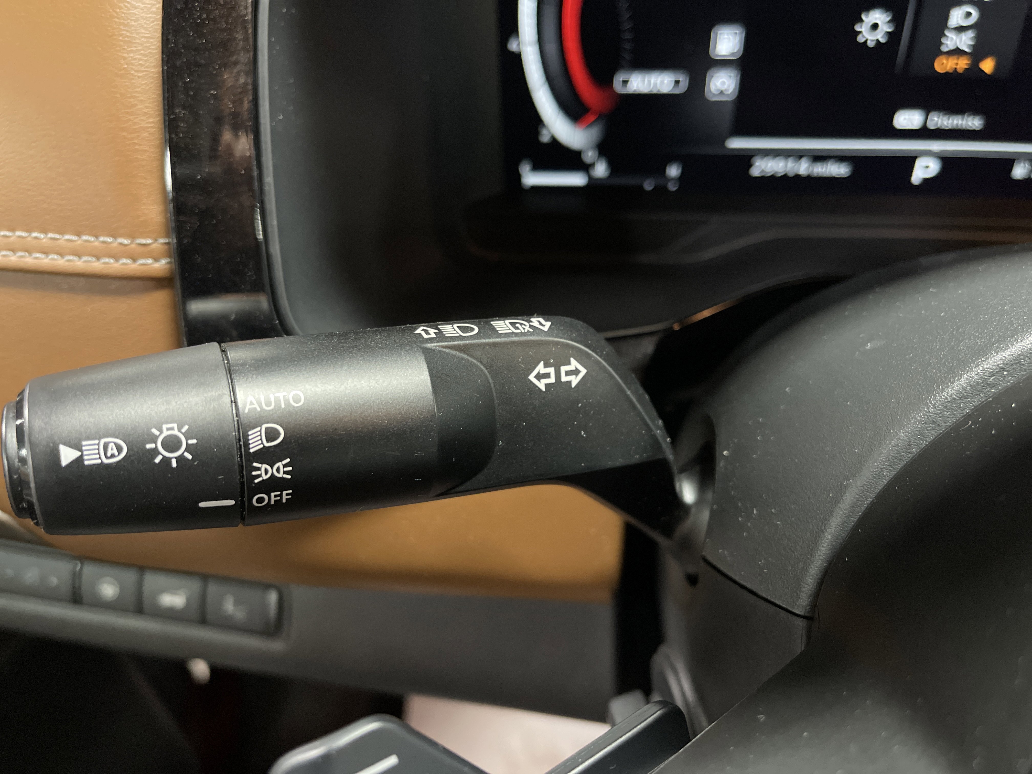 Used 2023 Nissan Pathfinder Platinum w/ Cargo Package image 23