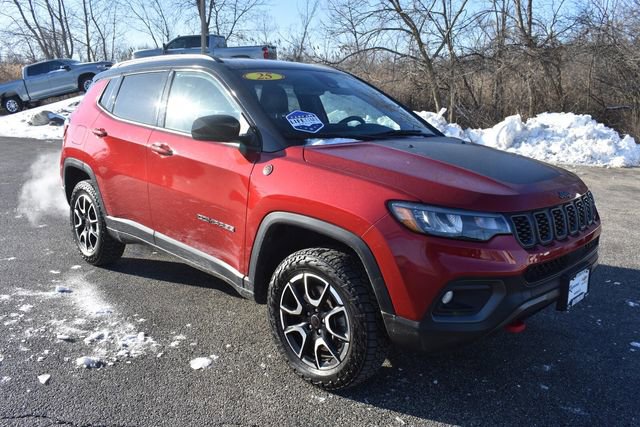 Used 2025 Jeep Compass Trailhawk image 11