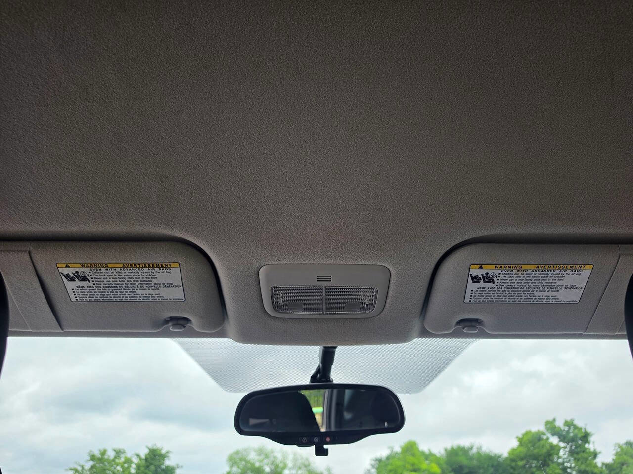 Used 2009 Pontiac Vibe w/ Preferred Package FWD image 43