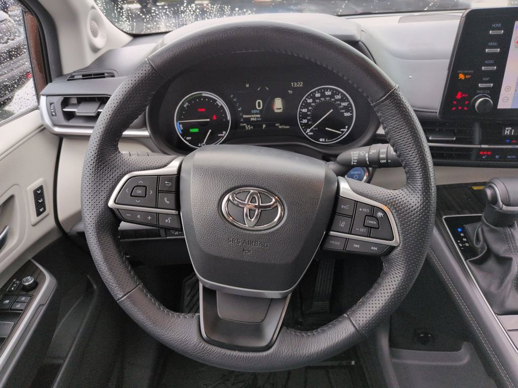 Certified 2024 Toyota Sienna Limited image 14