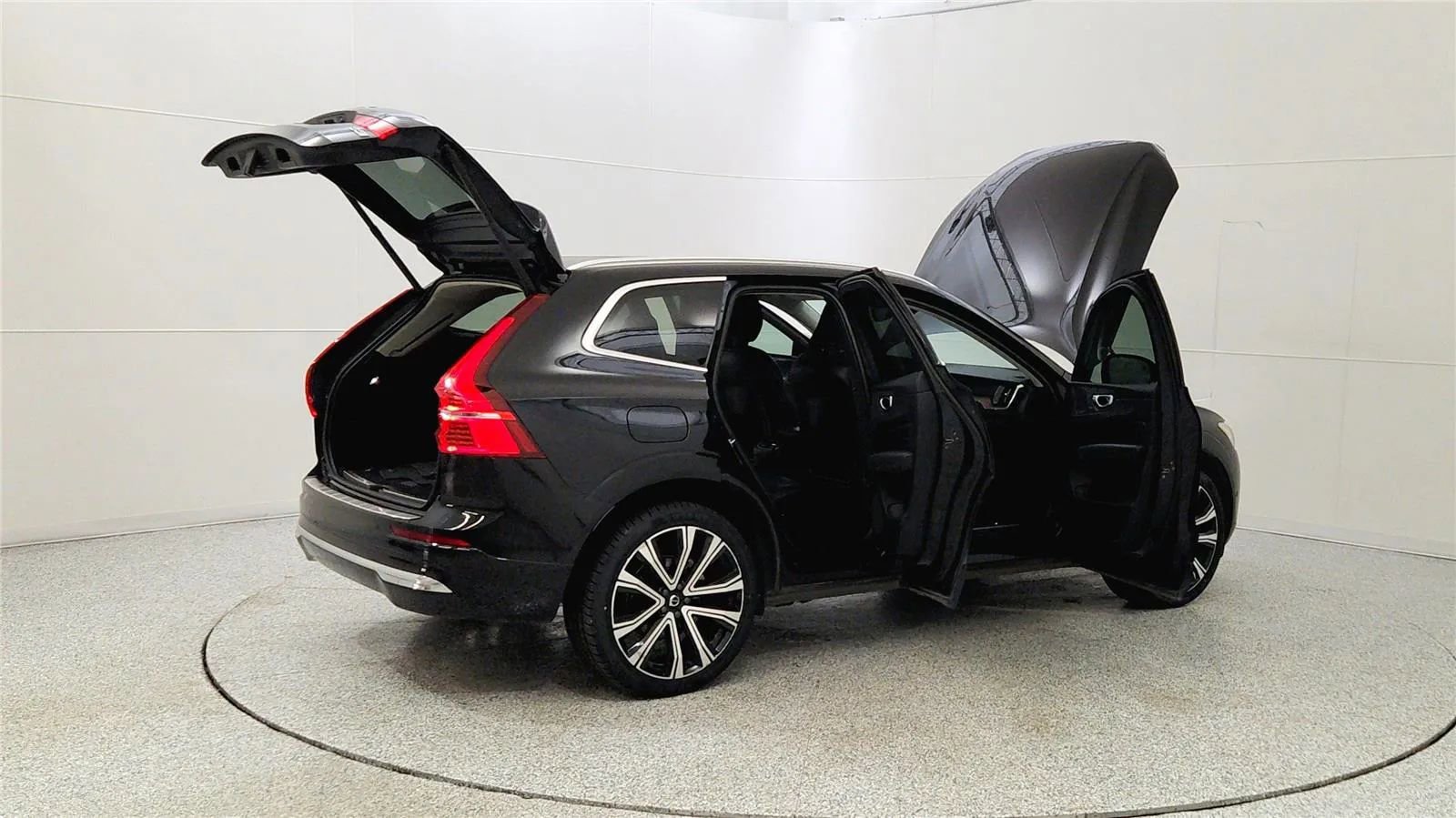 Used 2023 Volvo XC60 B5 Ultimate w/ Climate Package image 12