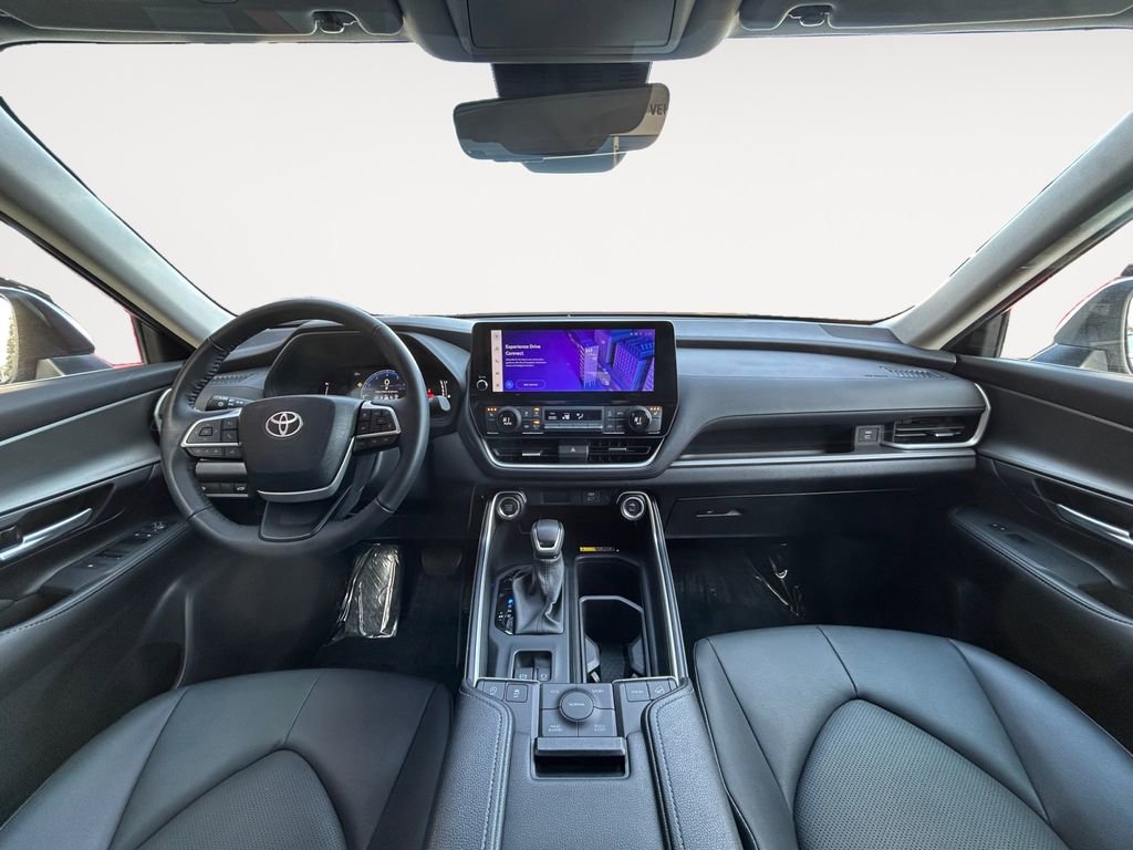 Used 2025 Toyota Grand Highlander AWD image 14