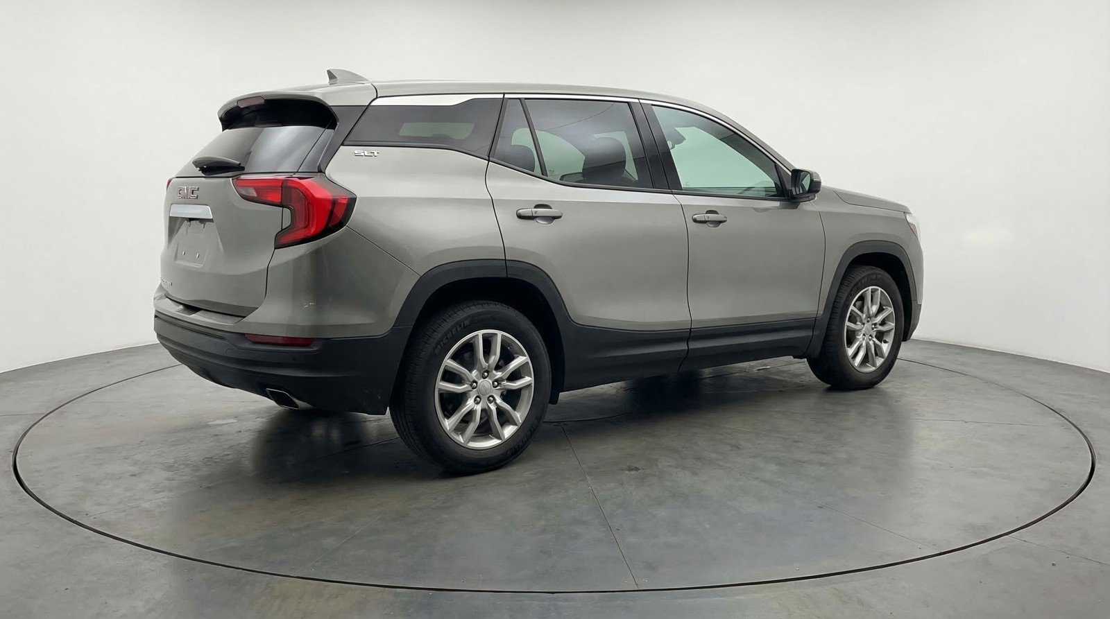 Used 2024 GMC Terrain SLT AWD/4WD image 9