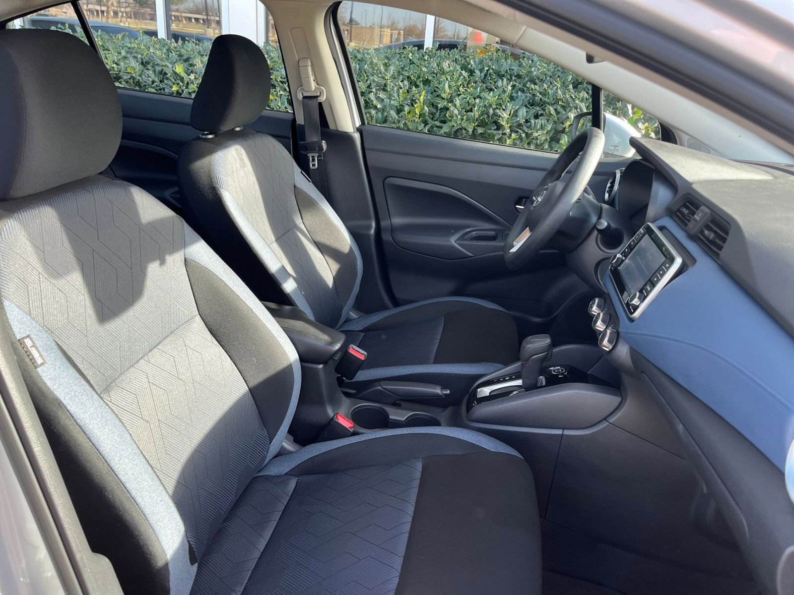 Used 2025 Nissan Versa SV image 34