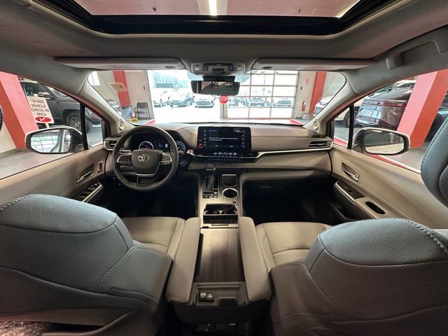 Certified 2024 Toyota Sienna Limited AWD/4WD image 17