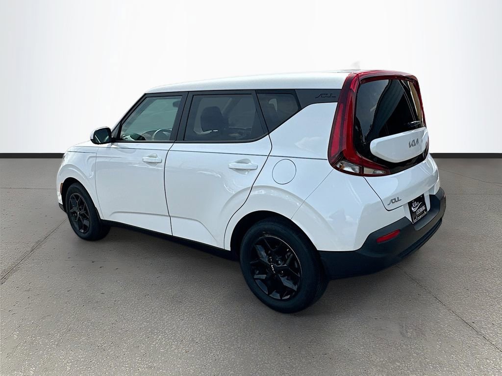 Certified 2022 Kia Soul LX w/ Technology Package FWD image 5