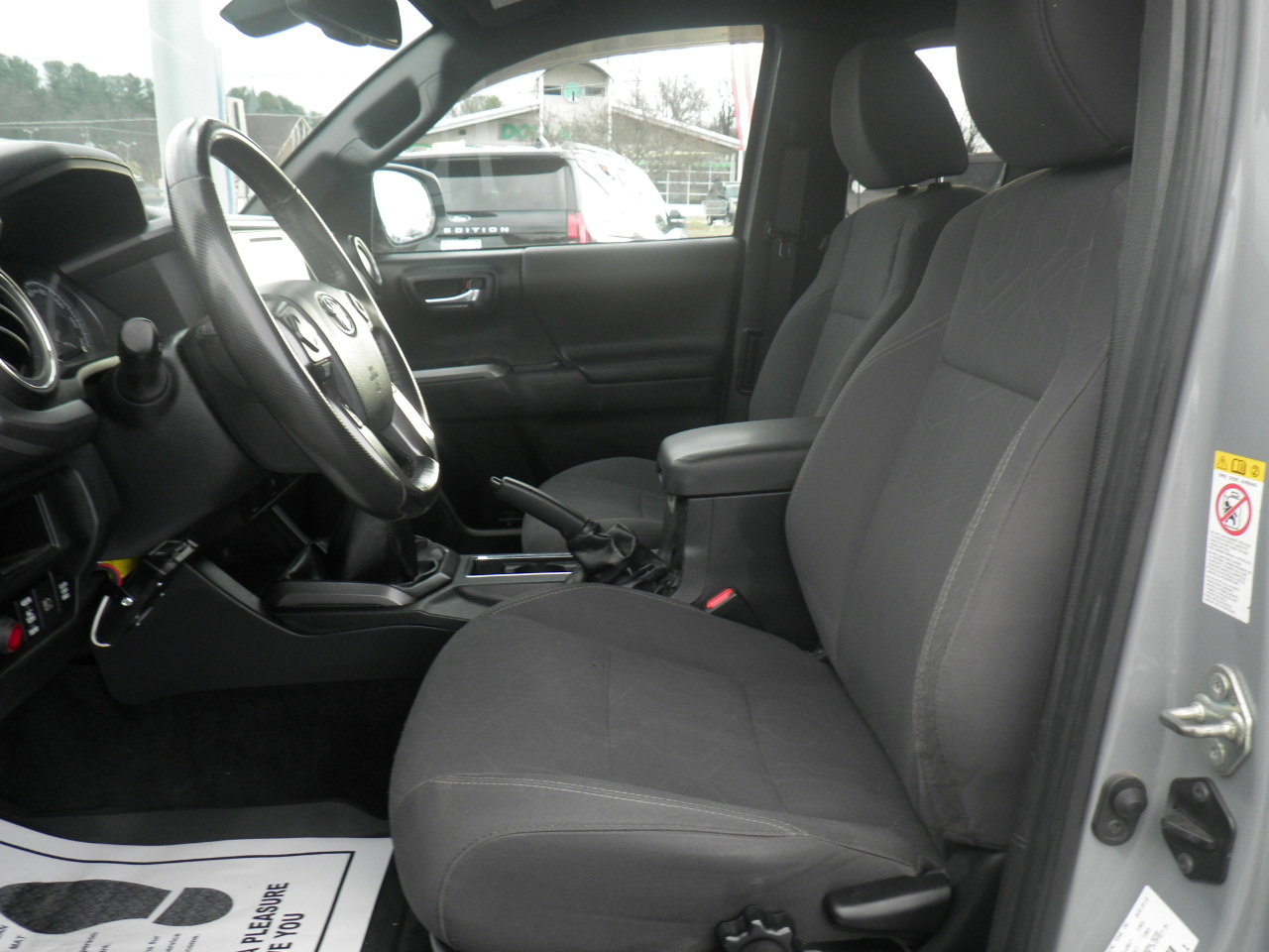 Used 2018 Toyota Tacoma TRD Sport image 17