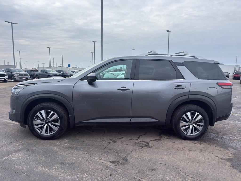 Certified 2024 Nissan Pathfinder SL w/ Black Appearance Package image 6