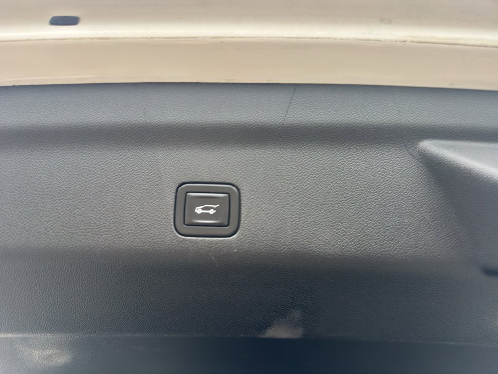Used 2022 GMC Yukon AT4 AWD/4WD image 23