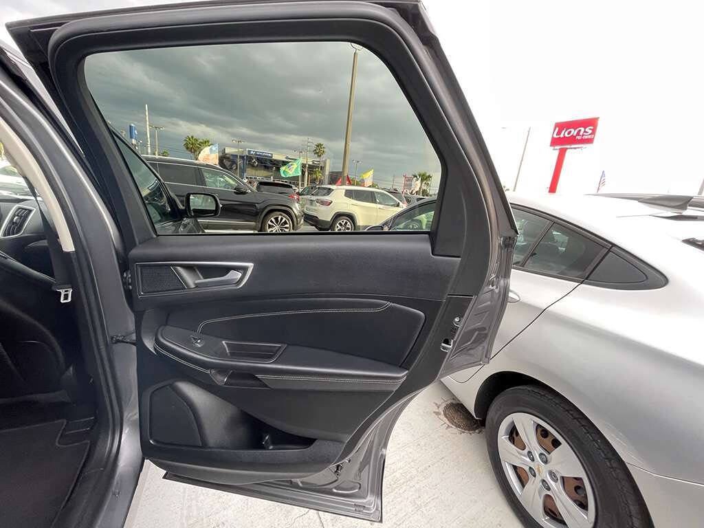 Used 2022 Ford Edge Titanium AWD/4WD image 16