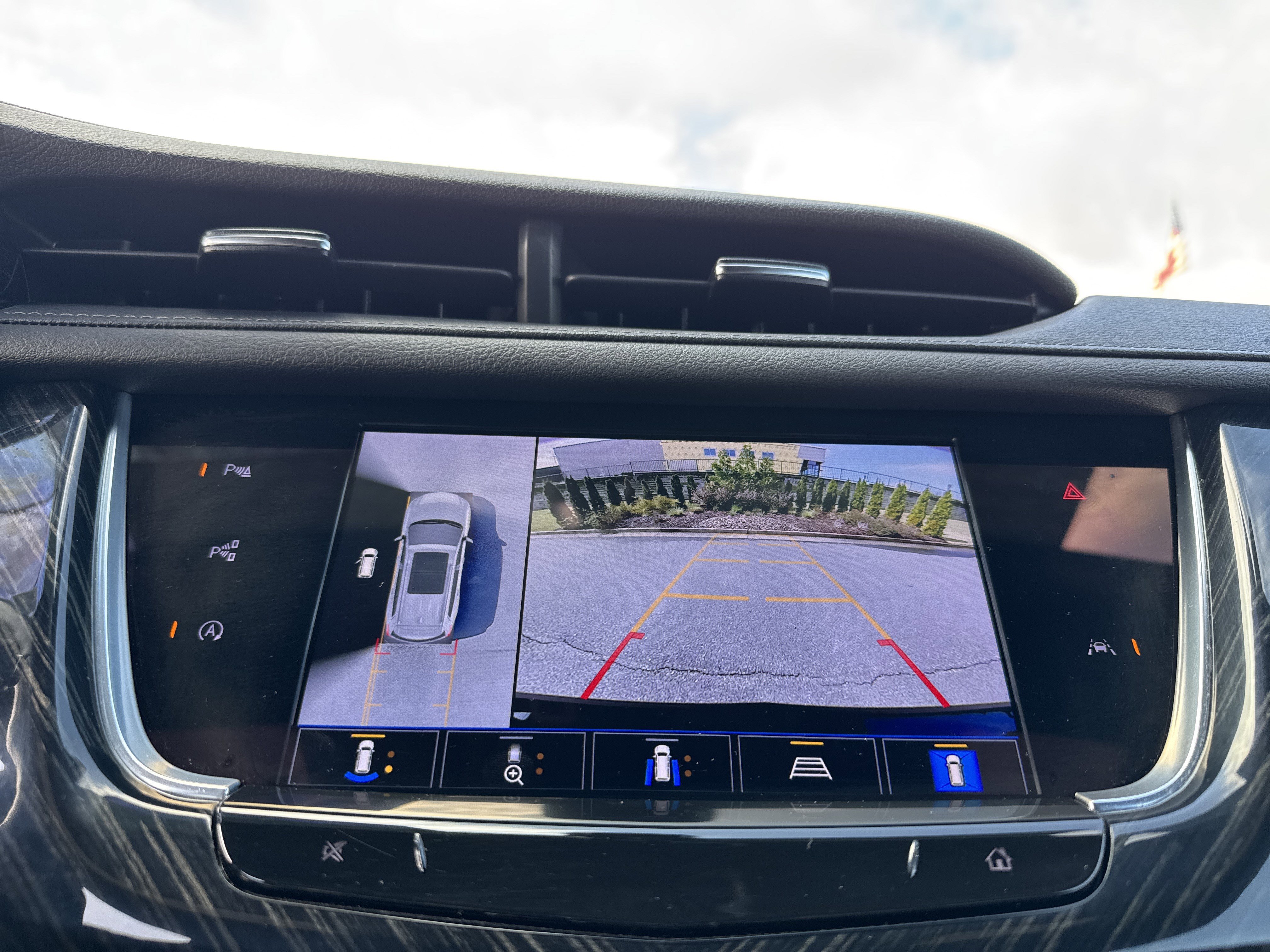 Used 2022 Cadillac XT6 Premium Luxury w/ Technology Package image 26