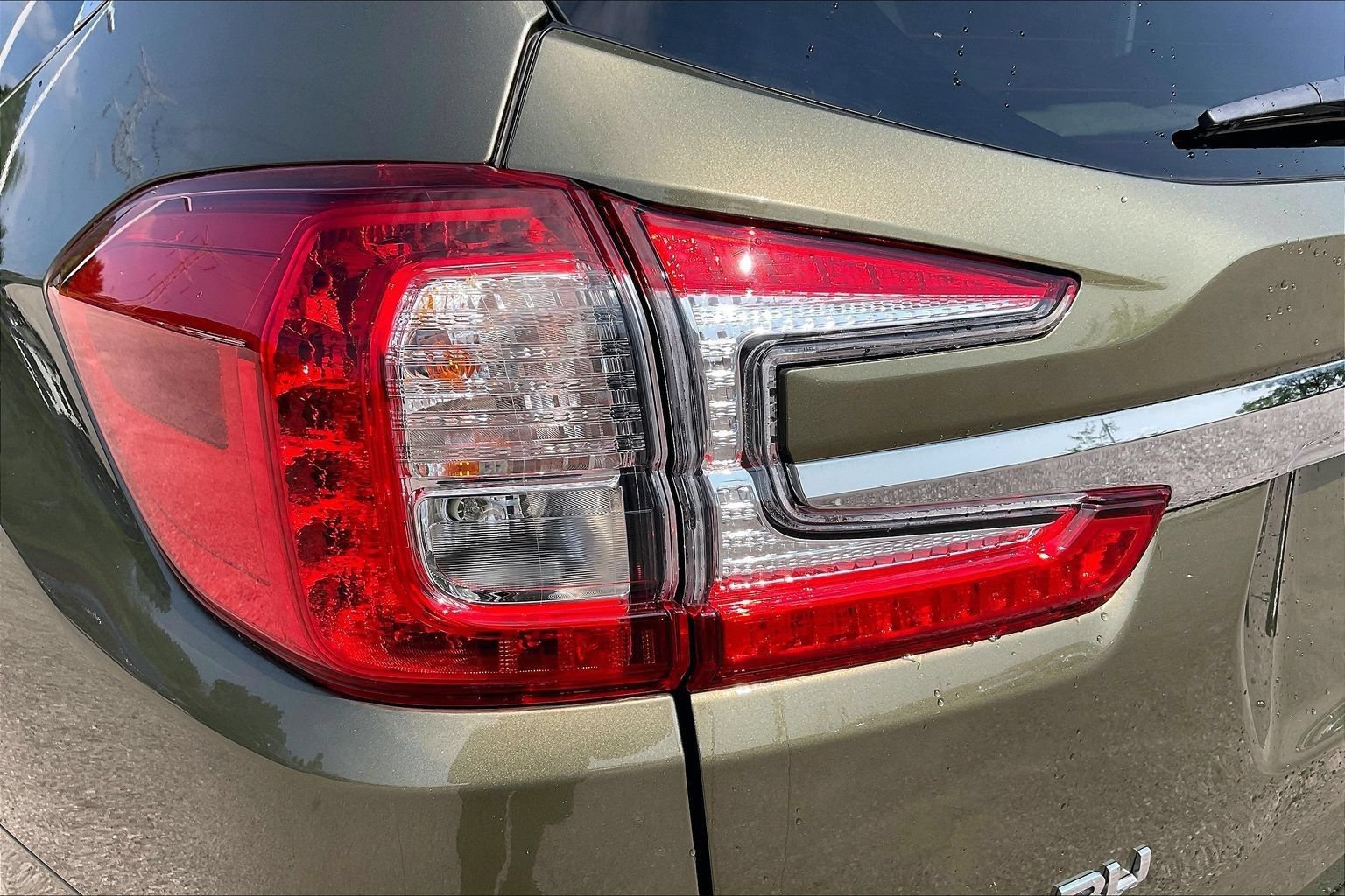 Used 2023 Subaru Ascent Limited w/ Technology Package AWD/4WD image 32