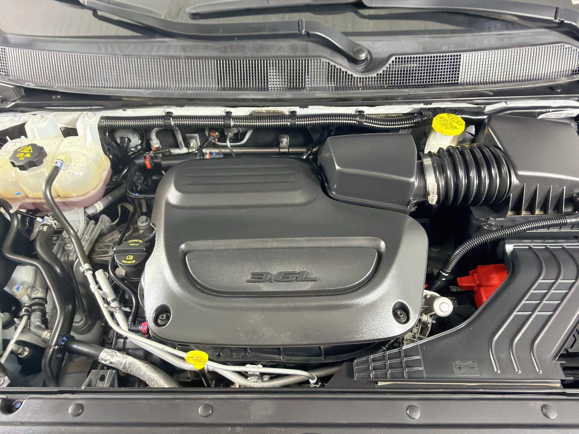 Used 2024 Chrysler Pacifica Touring-L FWD image 34