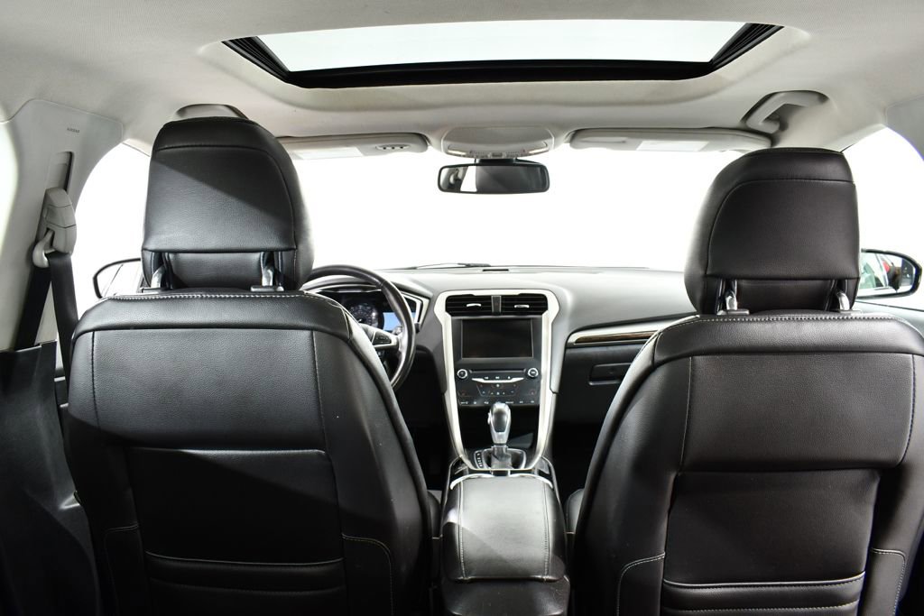 Used 2014 Ford Fusion SE w/ Equipment Group 202A FWD image 17