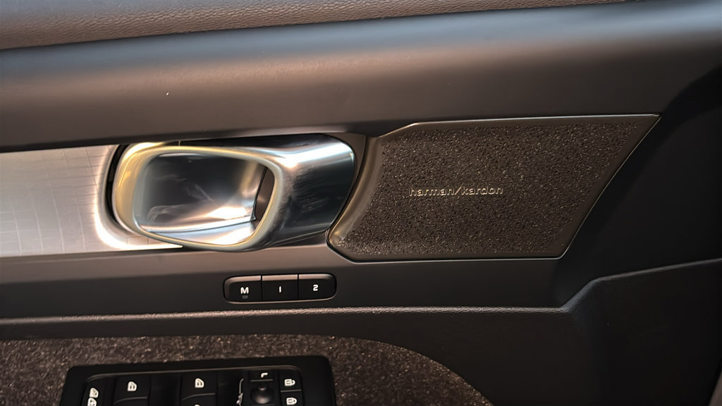 New 2026 Volvo XC40 B5 Ultra w/ Climate Package AWD/4WD image 11