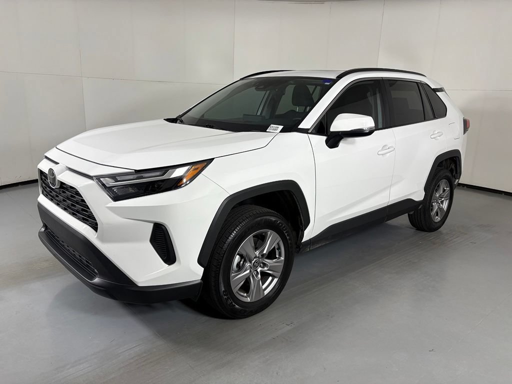 Used 2023 Toyota RAV4 XLE w/ Convenience Package FWD image 4