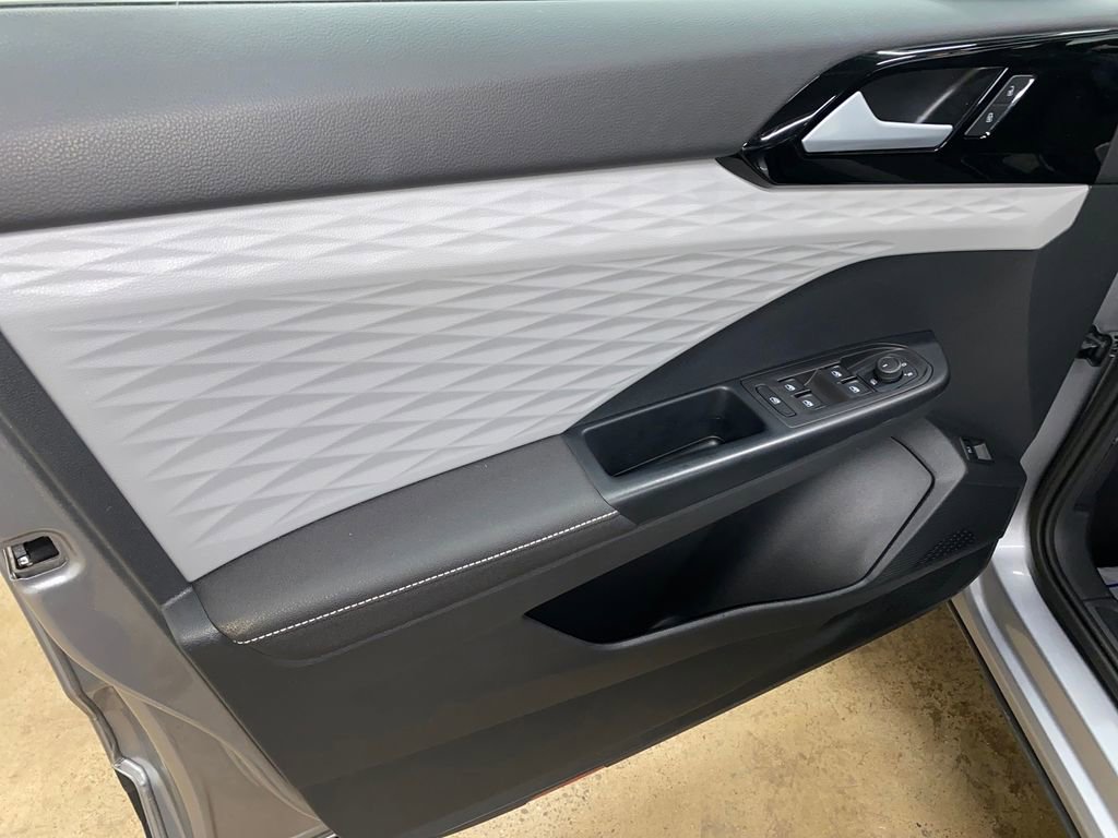 Used 2024 Volkswagen Taos S image 10