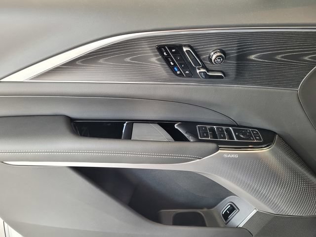 New 2026 Cadillac Lyriq V AWD/4WD image 18