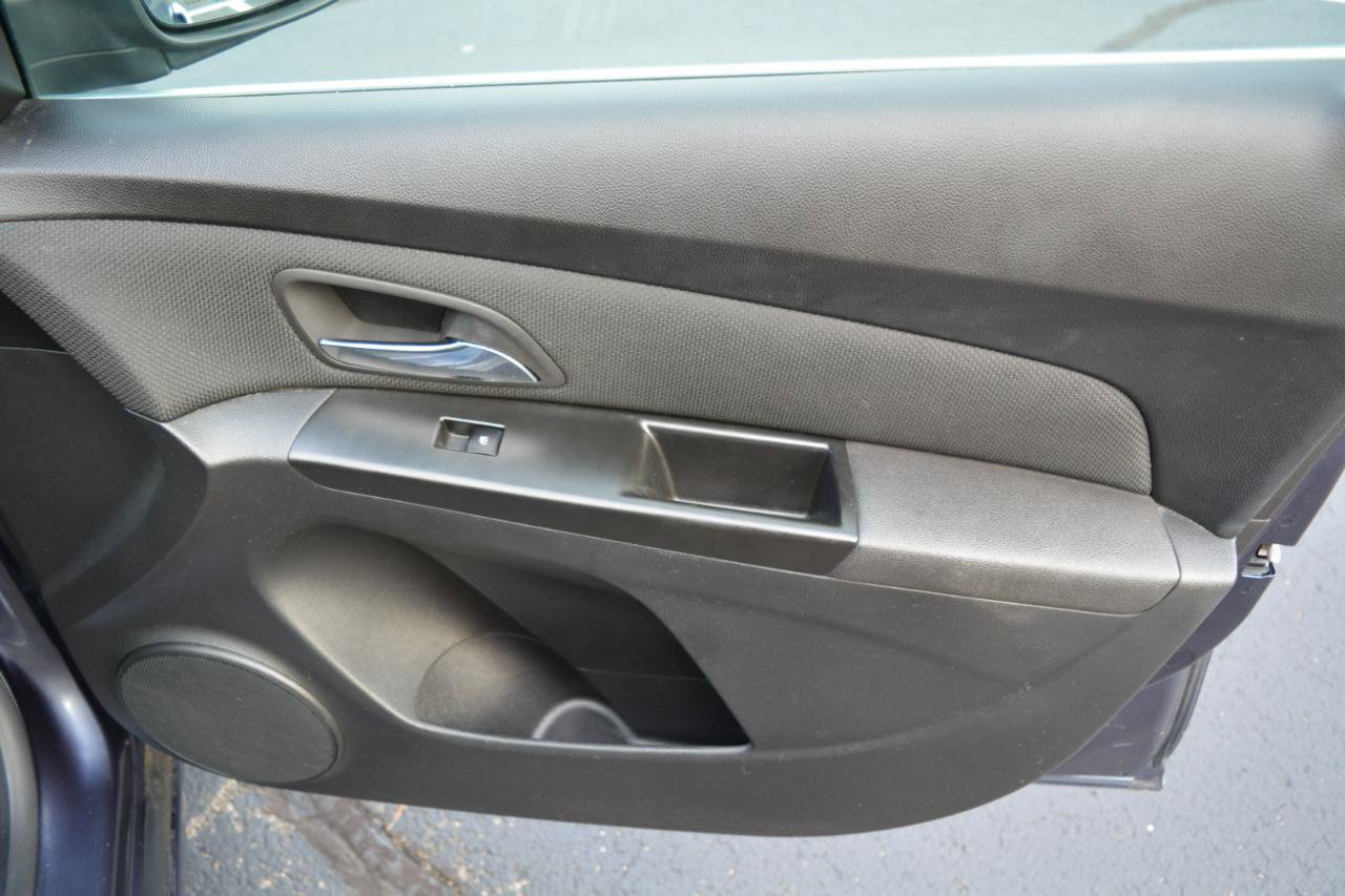 Used 2013 Chevrolet Cruze LT FWD image 16