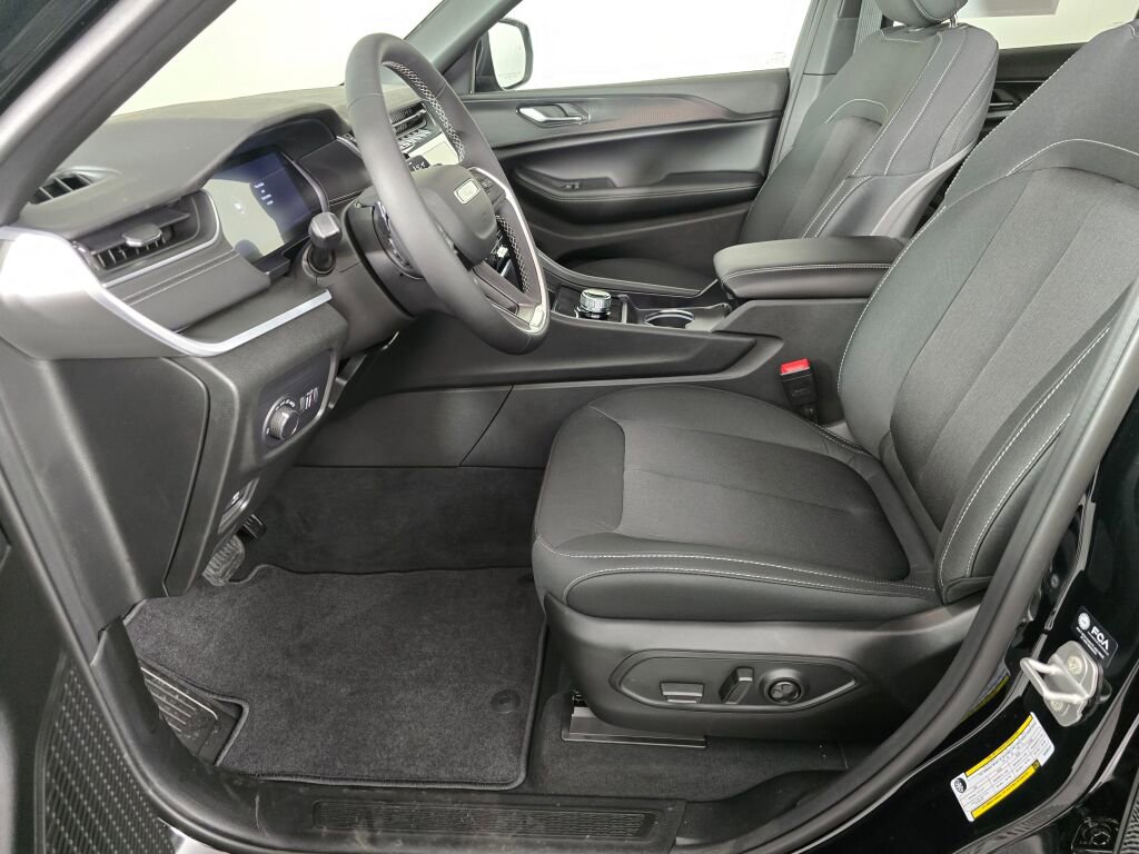 New 2025 Jeep Grand Cherokee Laredo X w/ Trailer Tow Package image 17