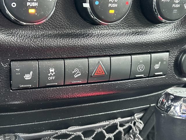 Used 2017 Jeep Wrangler Unlimited Rubicon AWD/4WD image 25