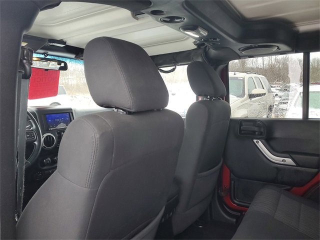 Used 2011 Jeep Wrangler Unlimited Sahara w/ Connectivity Group image 9